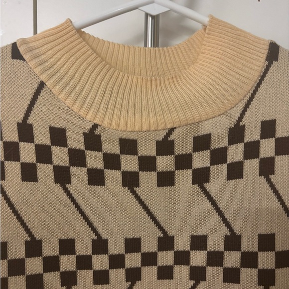 Retro Cream and Brown Geo Patterned Short Sleeve sweater Top - Picture 3 of 6